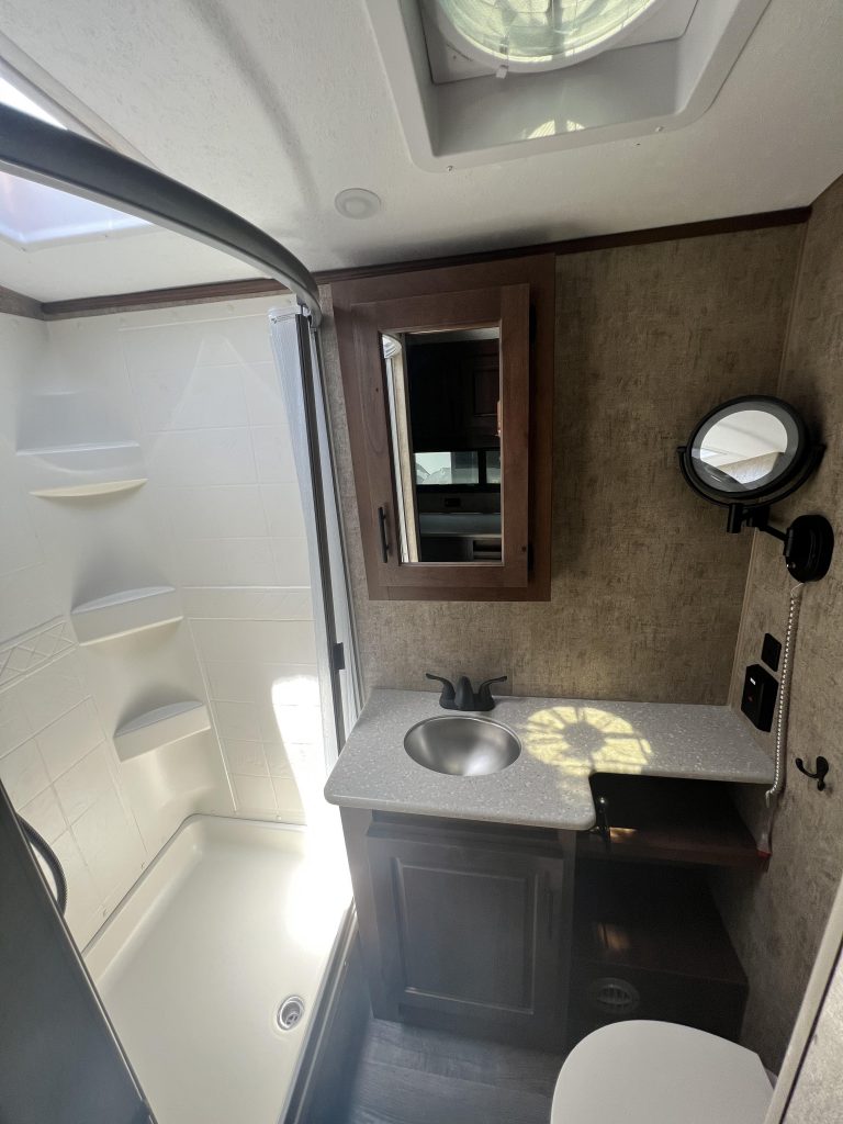 Outdoors RV 19MKS Dry bath with large shower and undermounted sink 