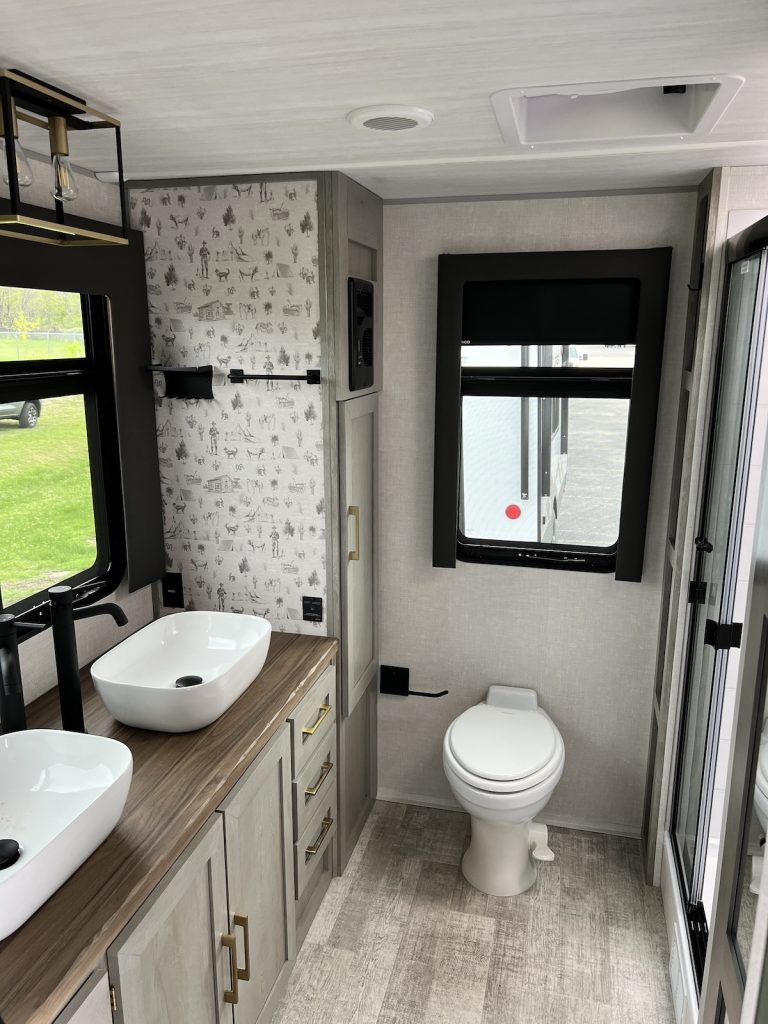 NoBo RV Suite Spa Bathroom